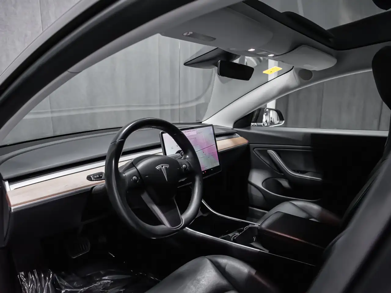 Tesla Model 3 снимка Tesla Model 3