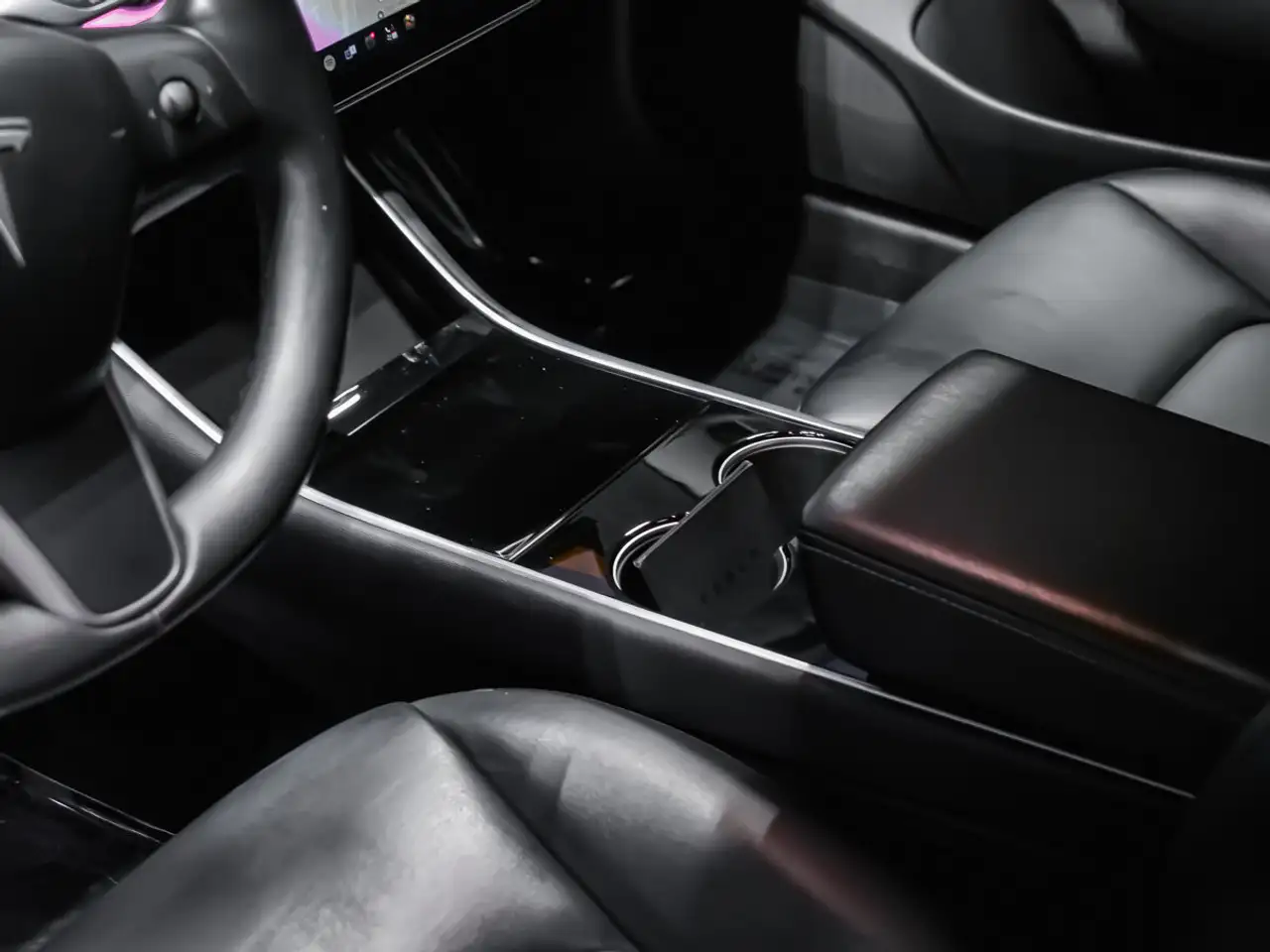 Tesla Model 3 снимка Tesla Model 3