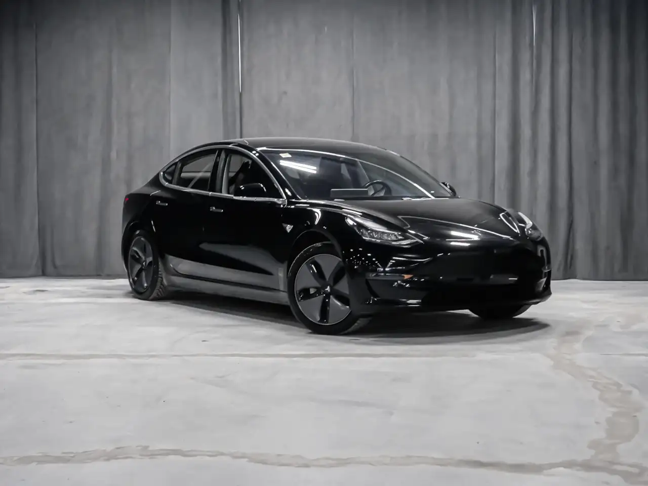 Tesla Model 3 снимка Tesla Model 3