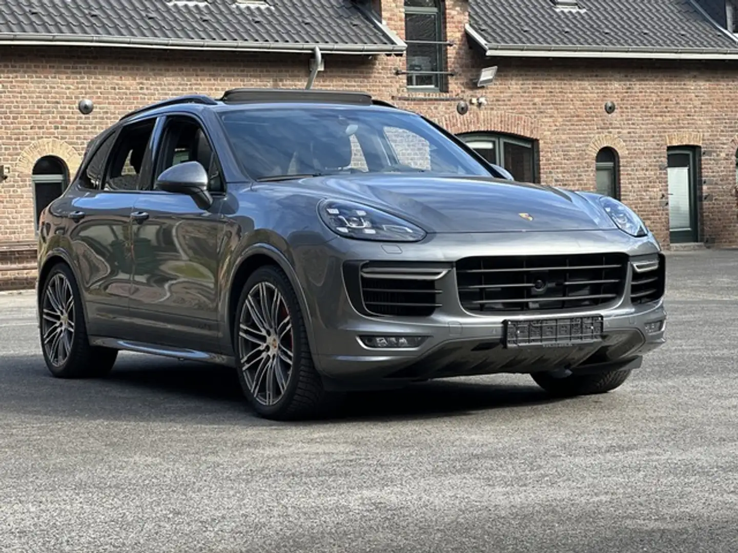 Porsche Cayenne GTS 21 TURBO*PANORAMA*KAMERA*LED*BOSE*SPORTD Grijs - 1