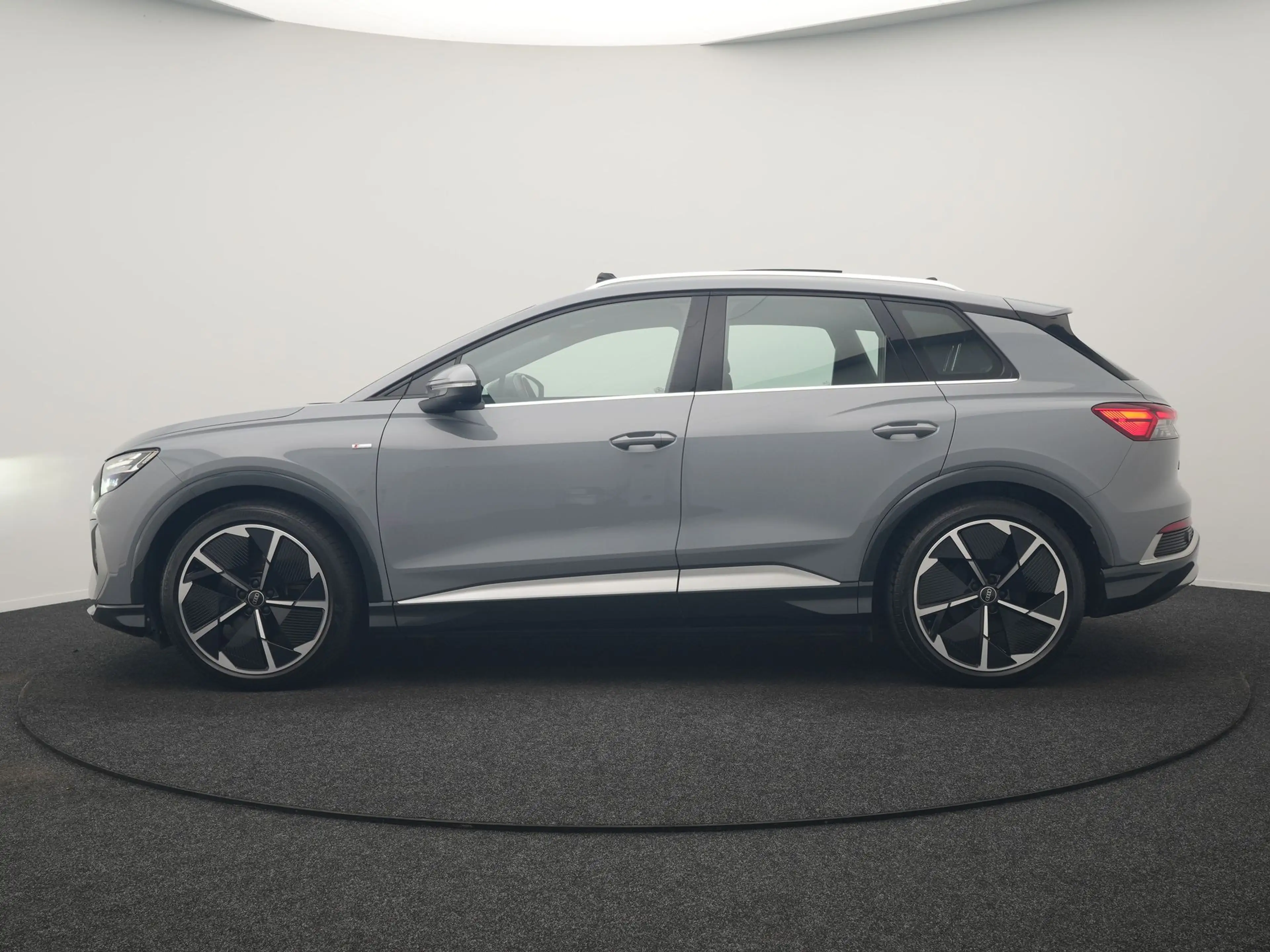 Audi Q4 e-tron 35 2x S Line 55 kWh 170pk Dealer O.H. | Panodak | — photo 2