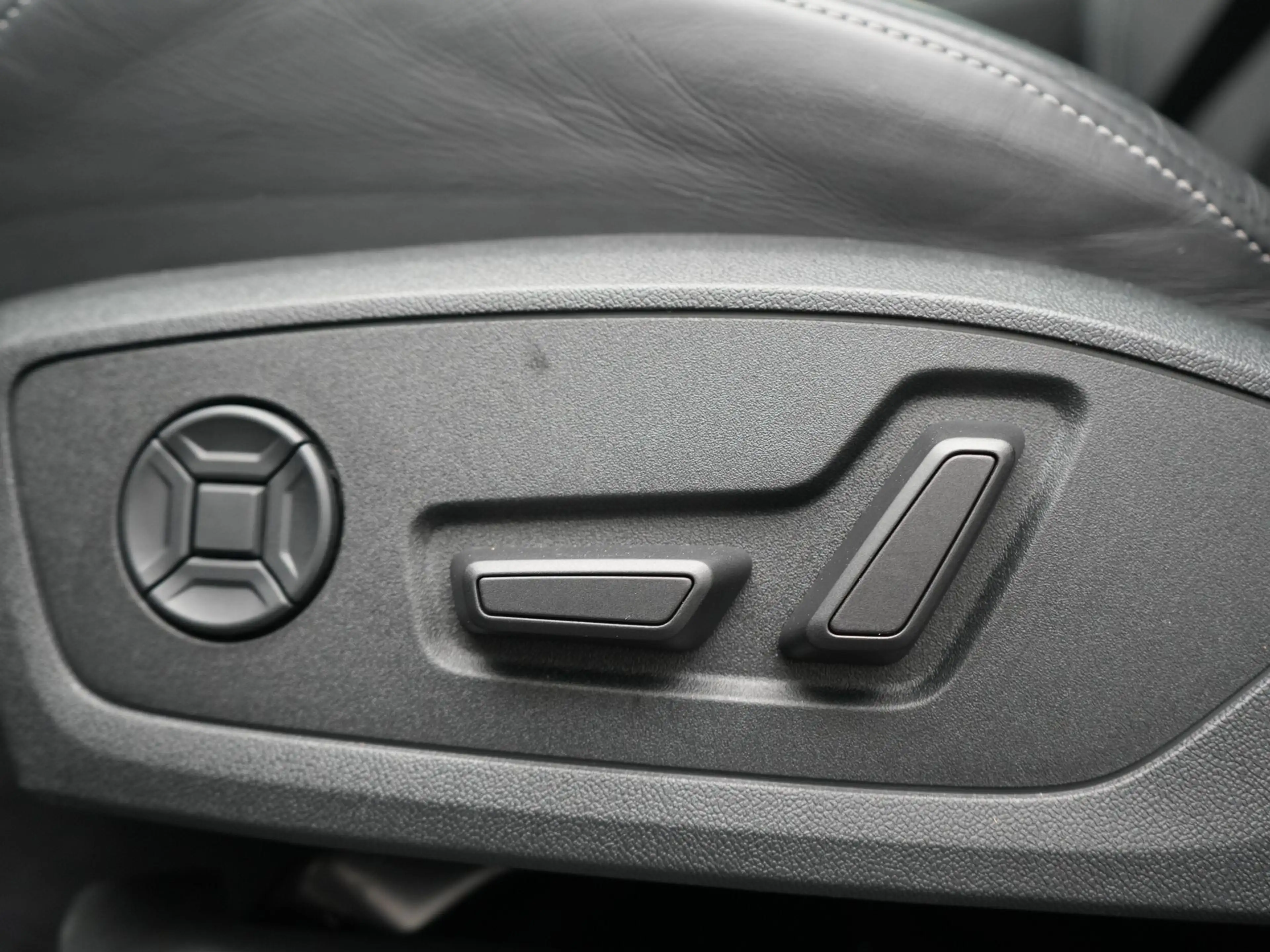 Audi Q4 e-tron 35 2x S Line 55 kWh 170pk Dealer O.H. | Panodak | — photo 10
