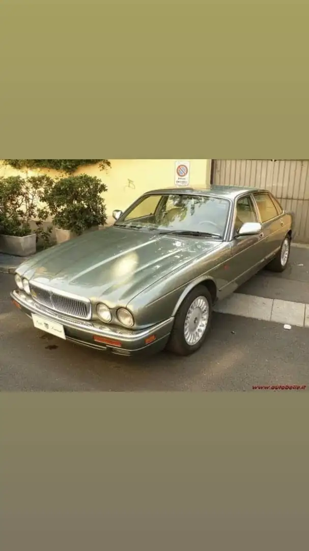 Daimler Double Six Daimler double six v12 - 2