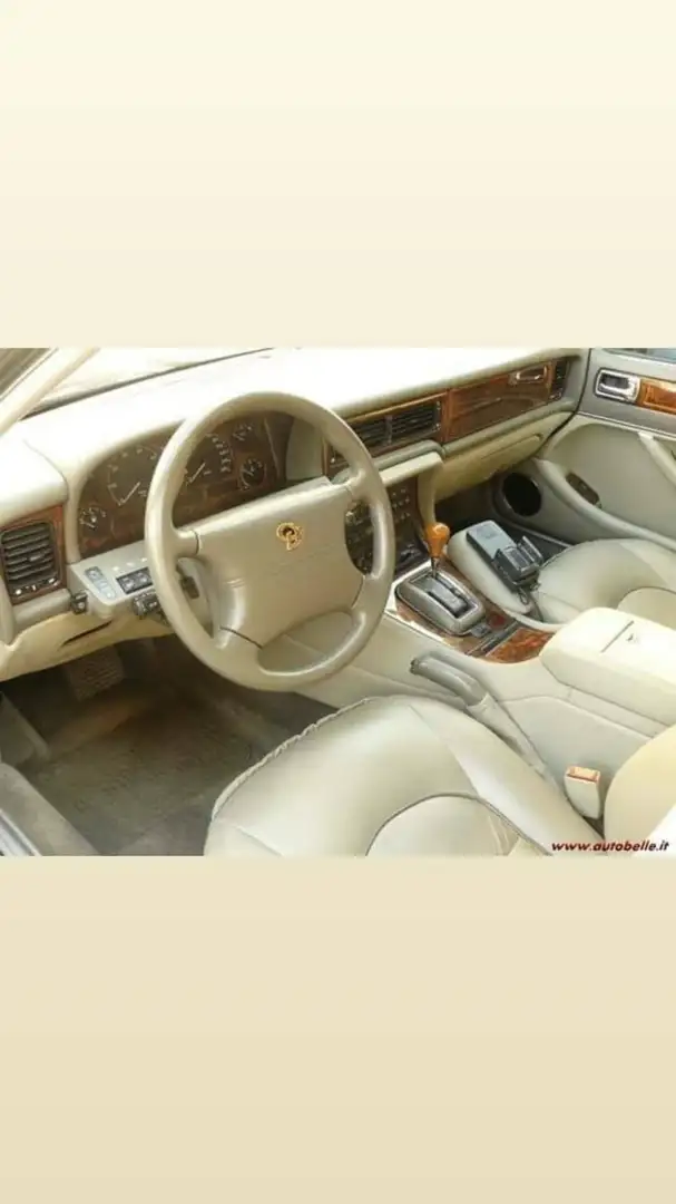 Daimler Double Six Daimler double six v12 - 1