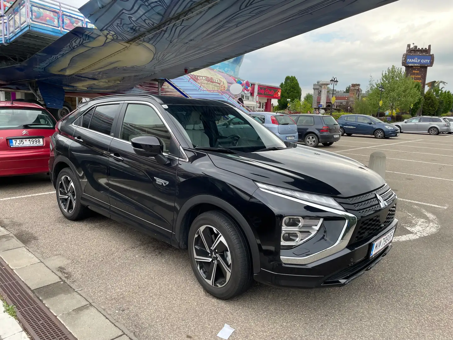 Mitsubishi Eclipse Cross 2,4 PHEV 4WD Diamond CVT Aut. Schwarz - 1