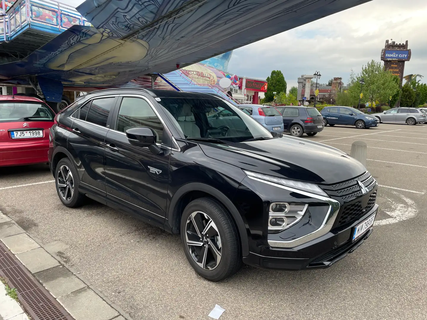 Mitsubishi Eclipse Cross 2,4 PHEV 4WD Diamond CVT Aut. Schwarz - 2