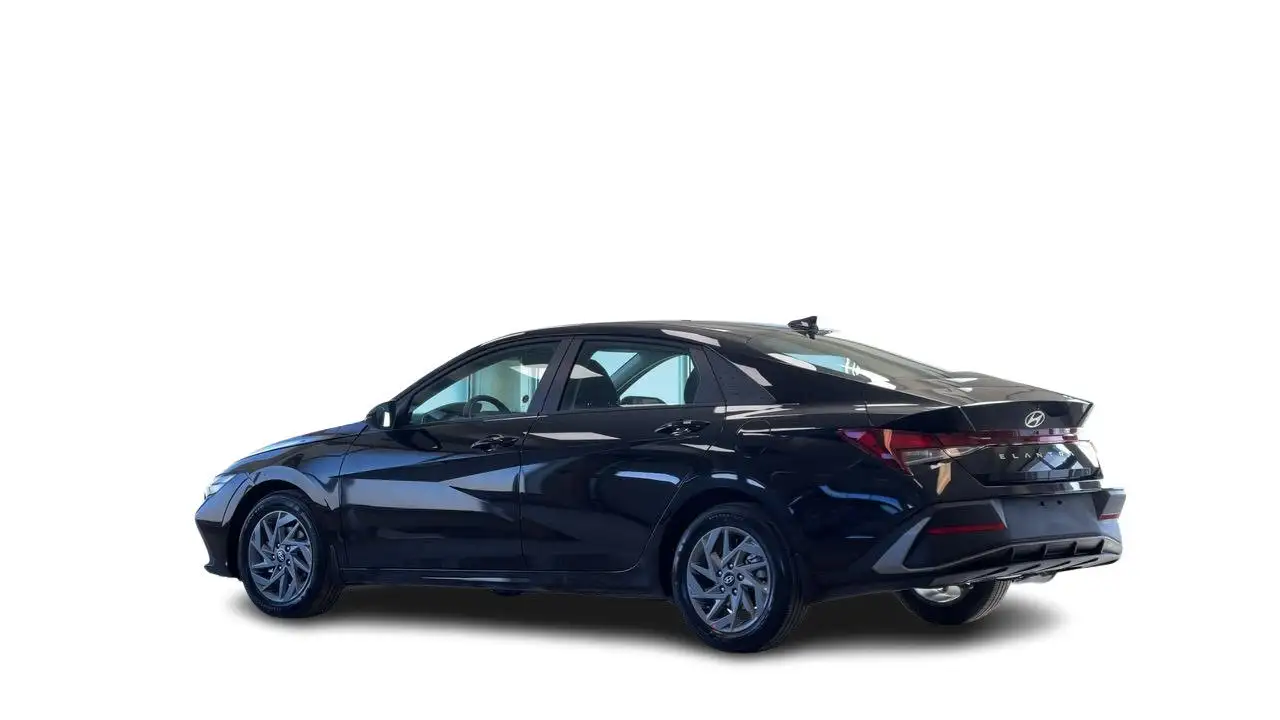 Hyundai ELANTRA photo Hyundai ELANTRA