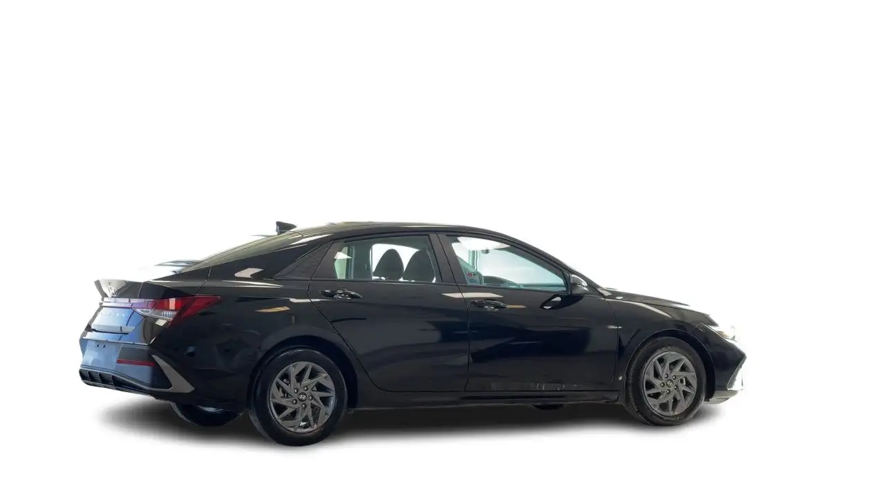 Hyundai ELANTRA photo Hyundai ELANTRA