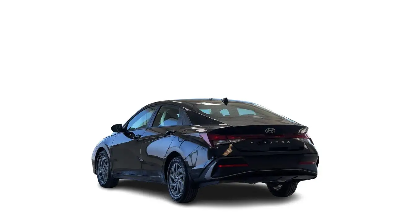 Hyundai ELANTRA photo Hyundai ELANTRA