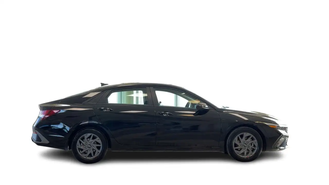 Hyundai ELANTRA photo Hyundai ELANTRA