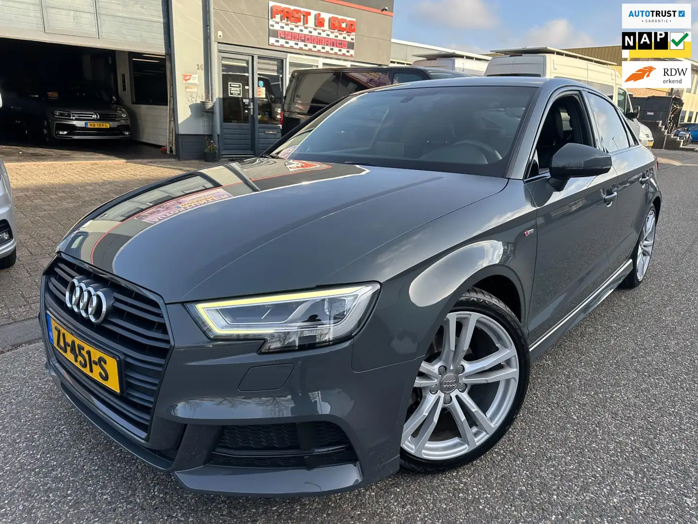 Audi A3 Limousine 35 TFSI CoD 2019 SPORT S Line Edition NA Grau - 1