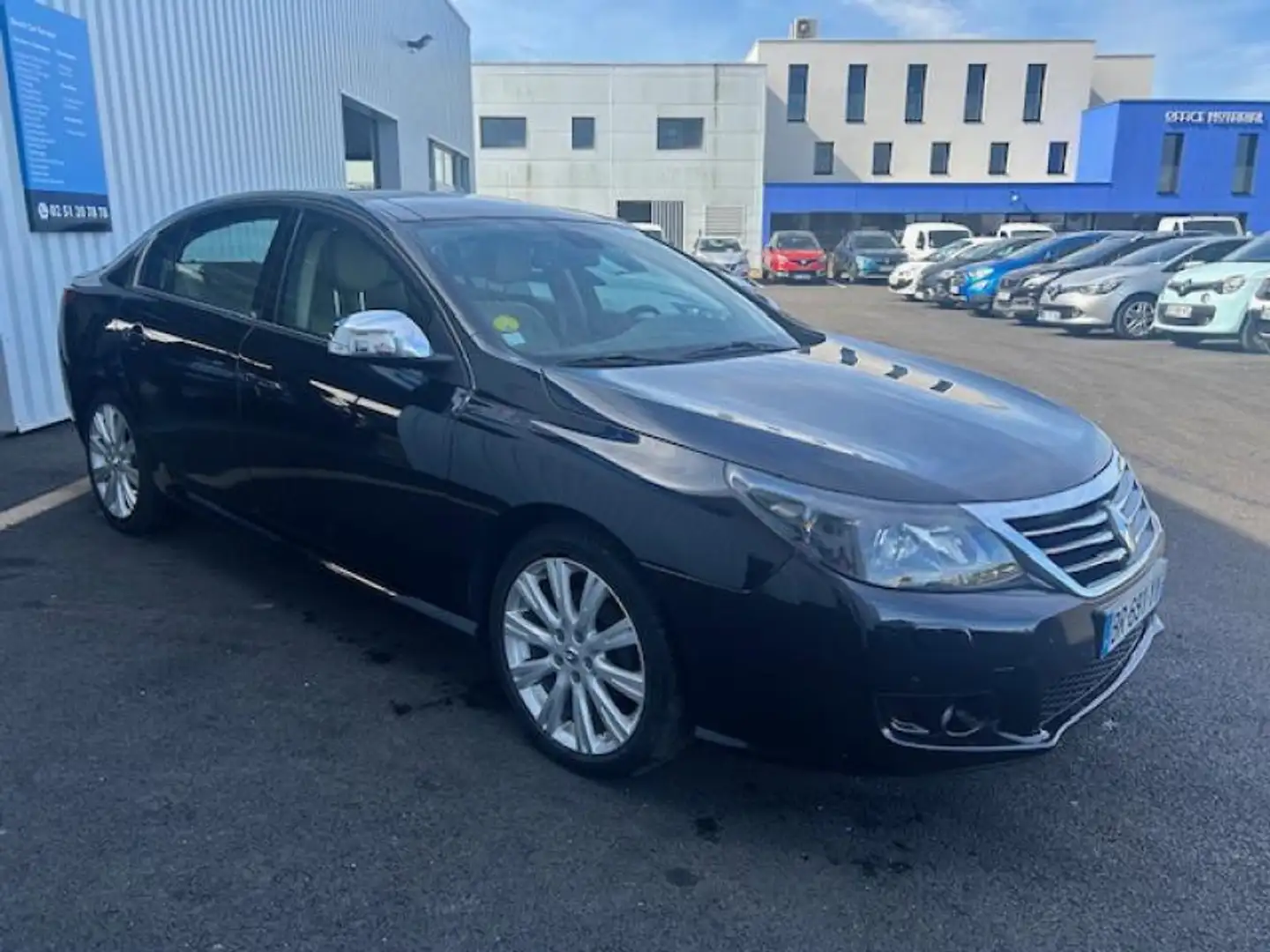 Renault Latitude 2.0 dCi 150ch FAP Initiale eco² Nero - 2