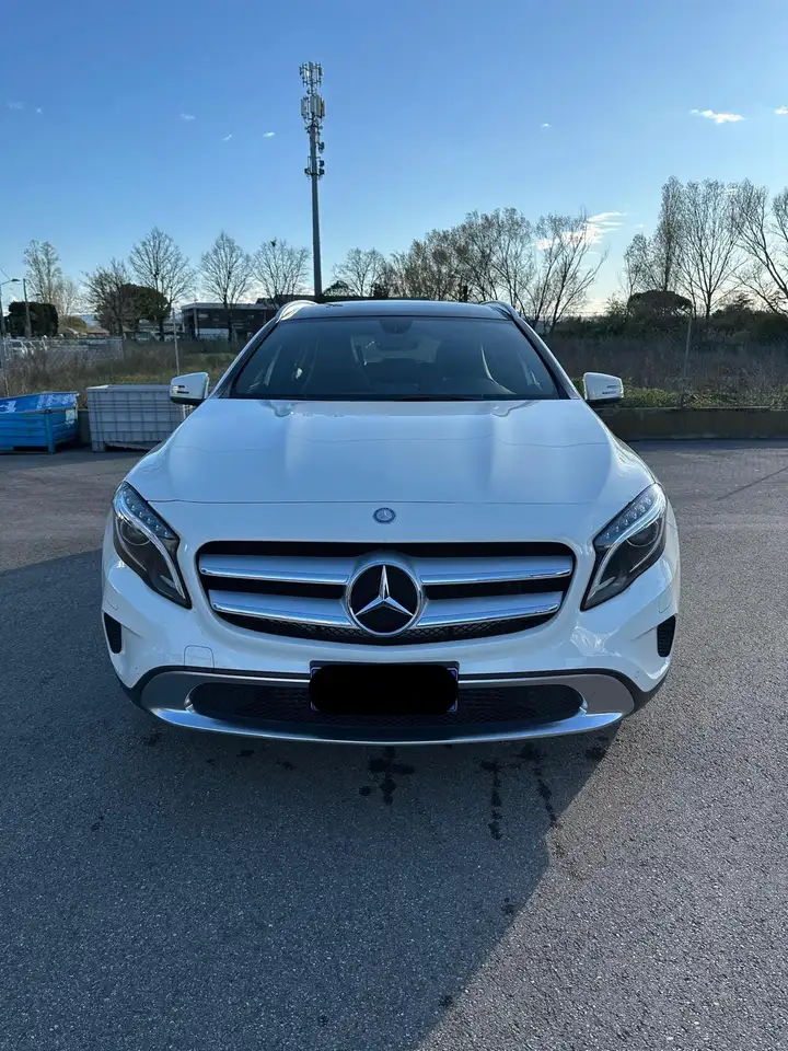 Mercedes-Benz GLA 200
