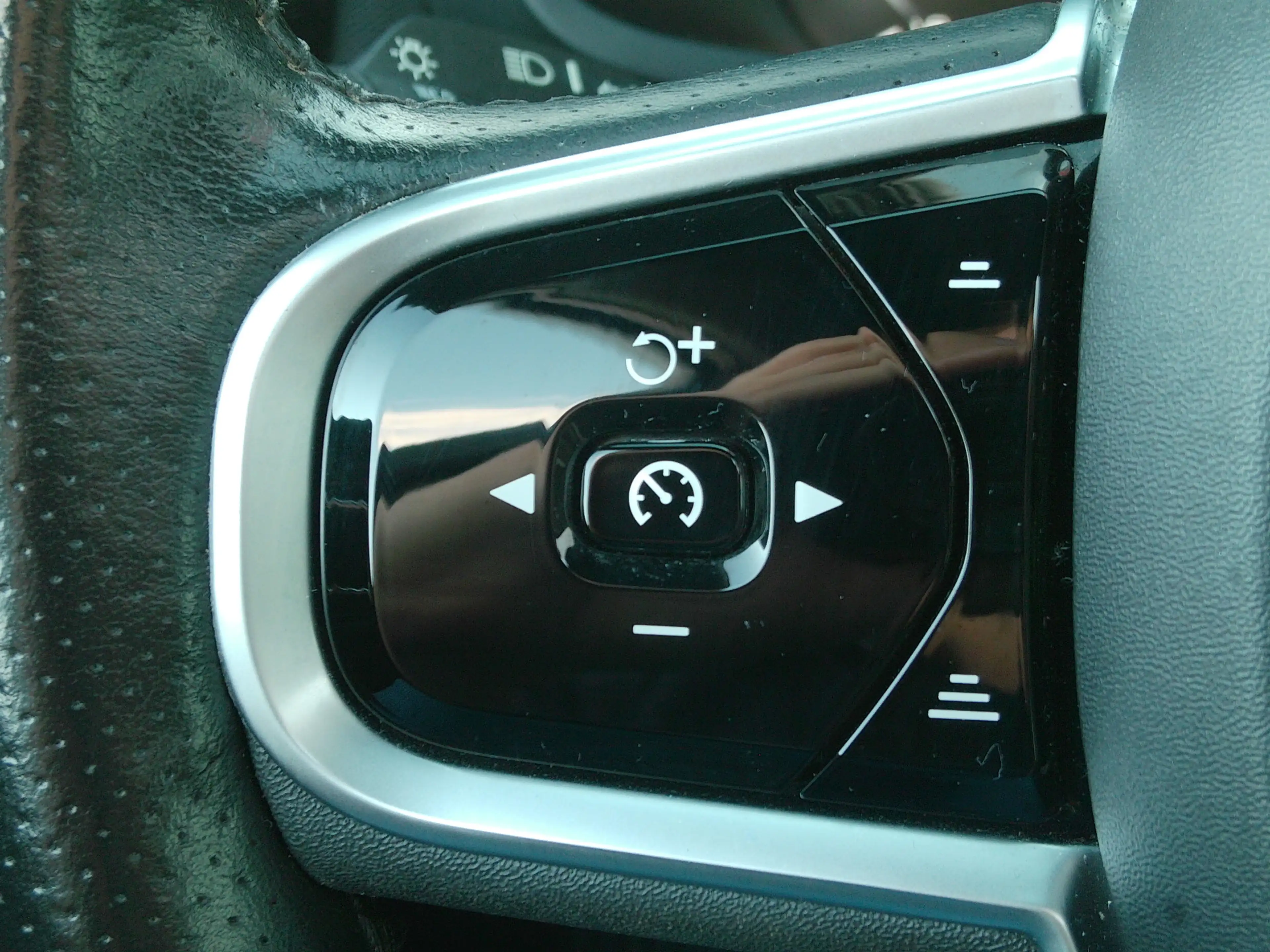 Volvo V60 2.0 T5 Inscription, Carplay + Android Auto / Schui — photo 9