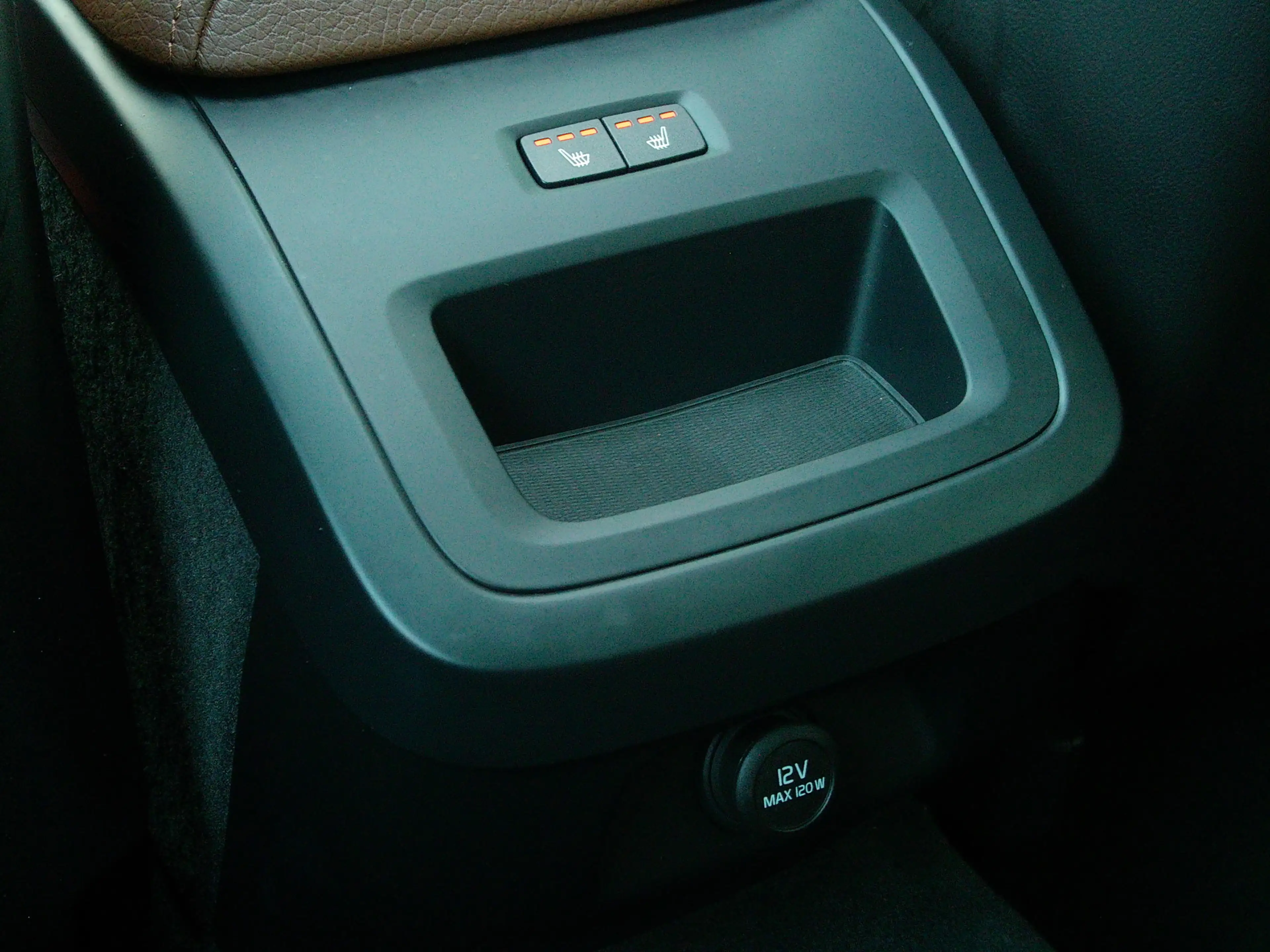 Volvo V60 2.0 T5 Inscription, Carplay + Android Auto / Schui — photo 17