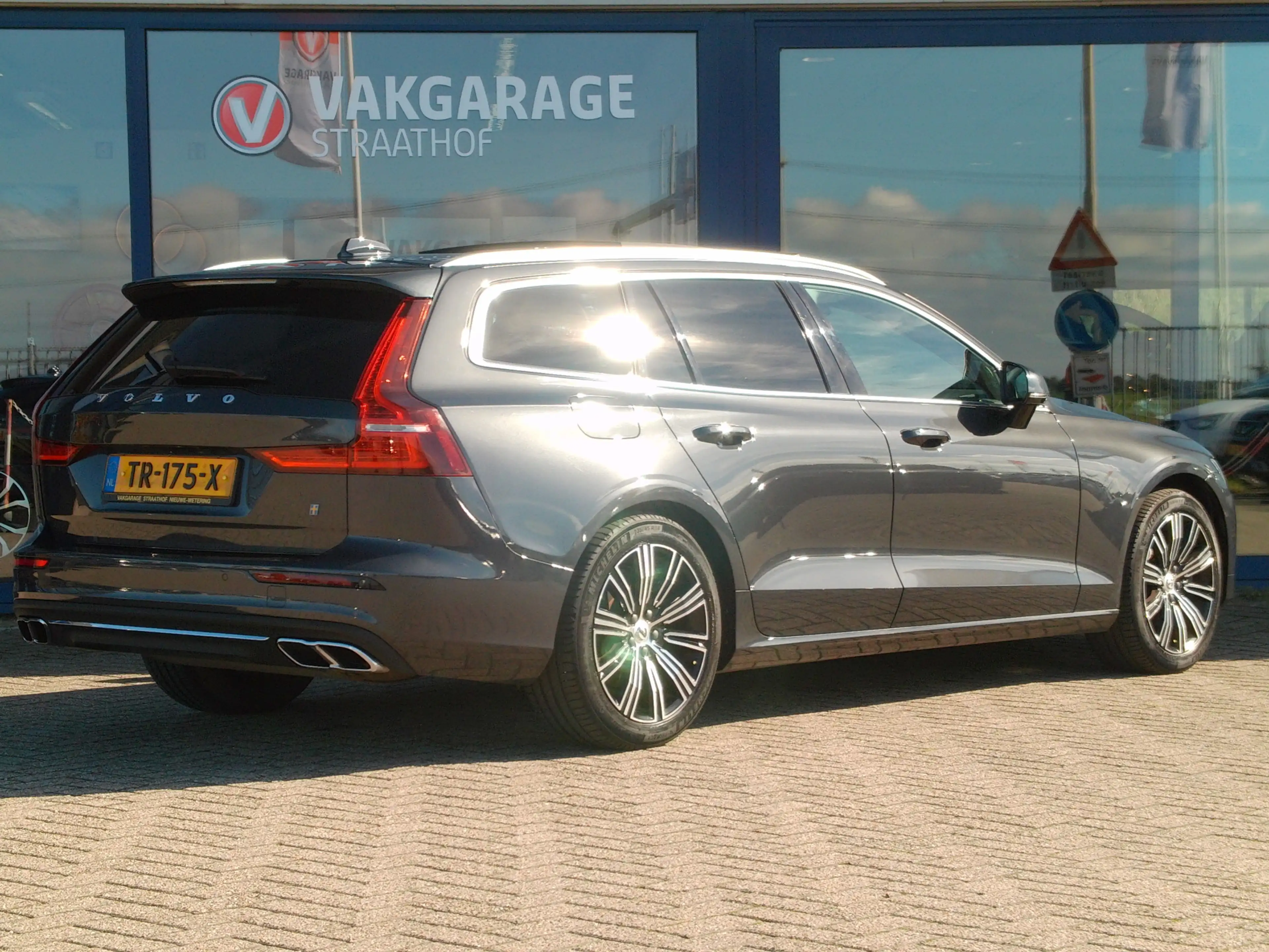 Volvo V60 2.0 T5 Inscription, Carplay + Android Auto / Schui — photo 21