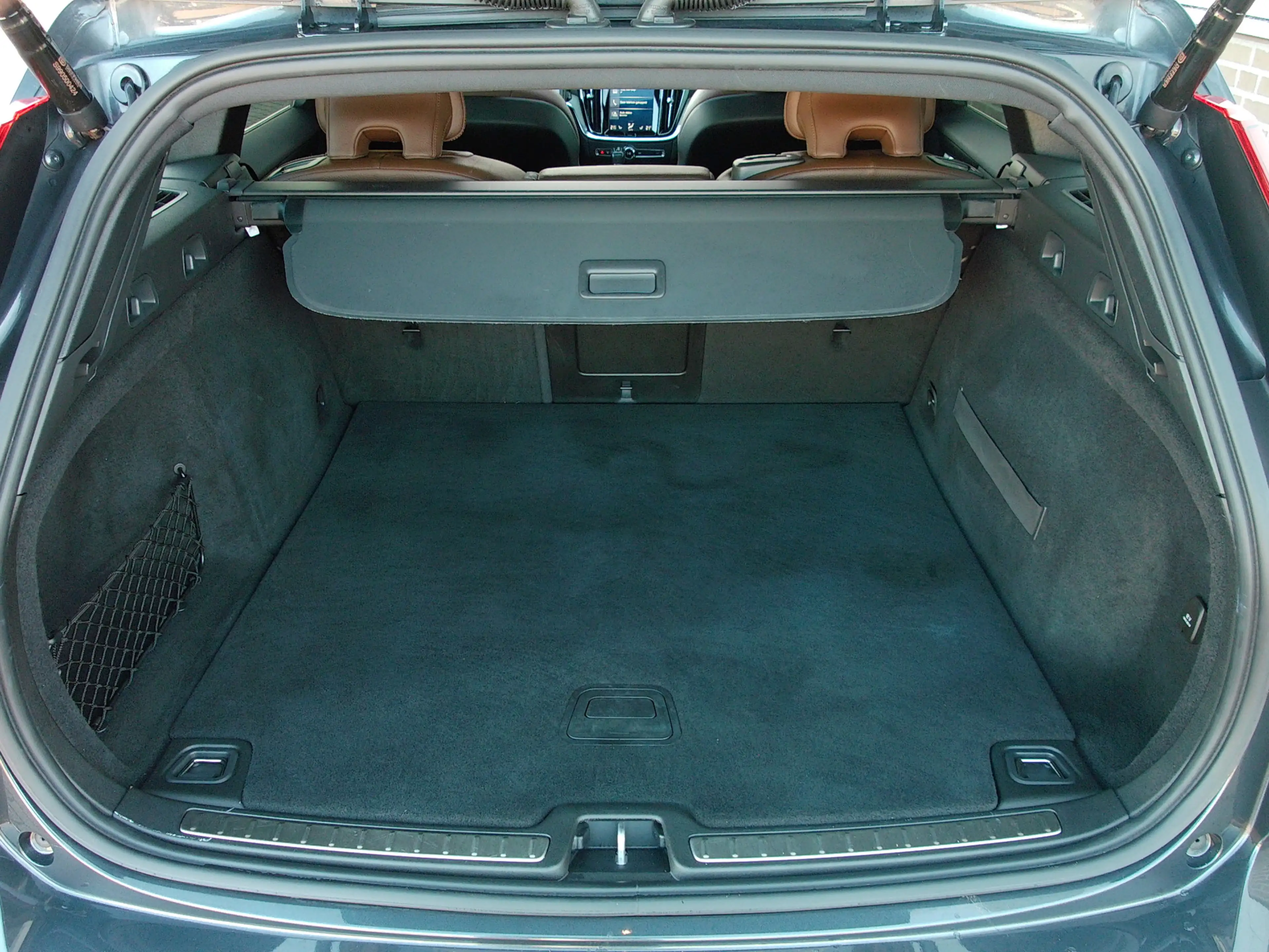 Volvo V60 2.0 T5 Inscription, Carplay + Android Auto / Schui — photo 23