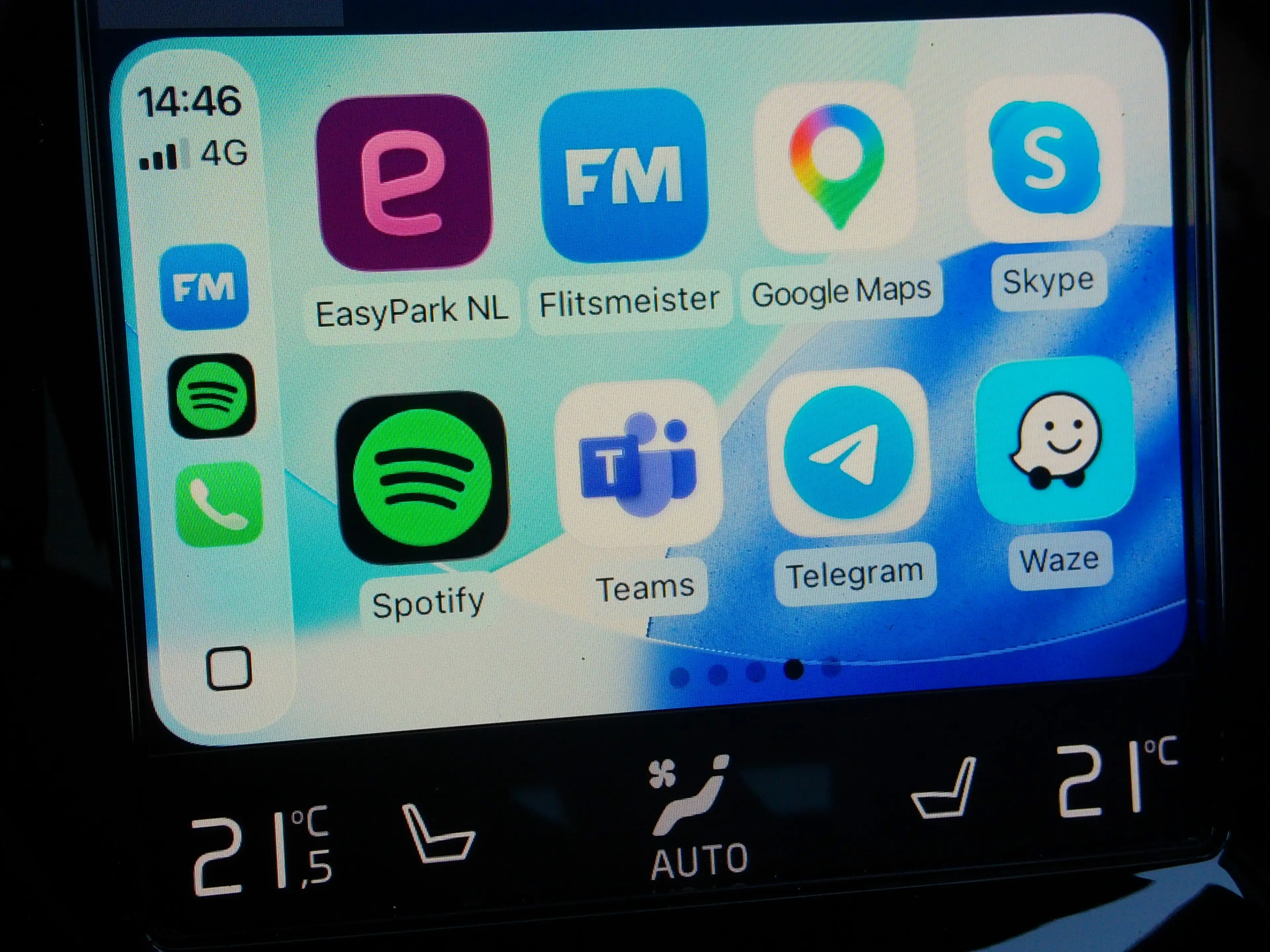 Volvo V60 2.0 T5 Inscription, Carplay + Android Auto / Schui — photo 12