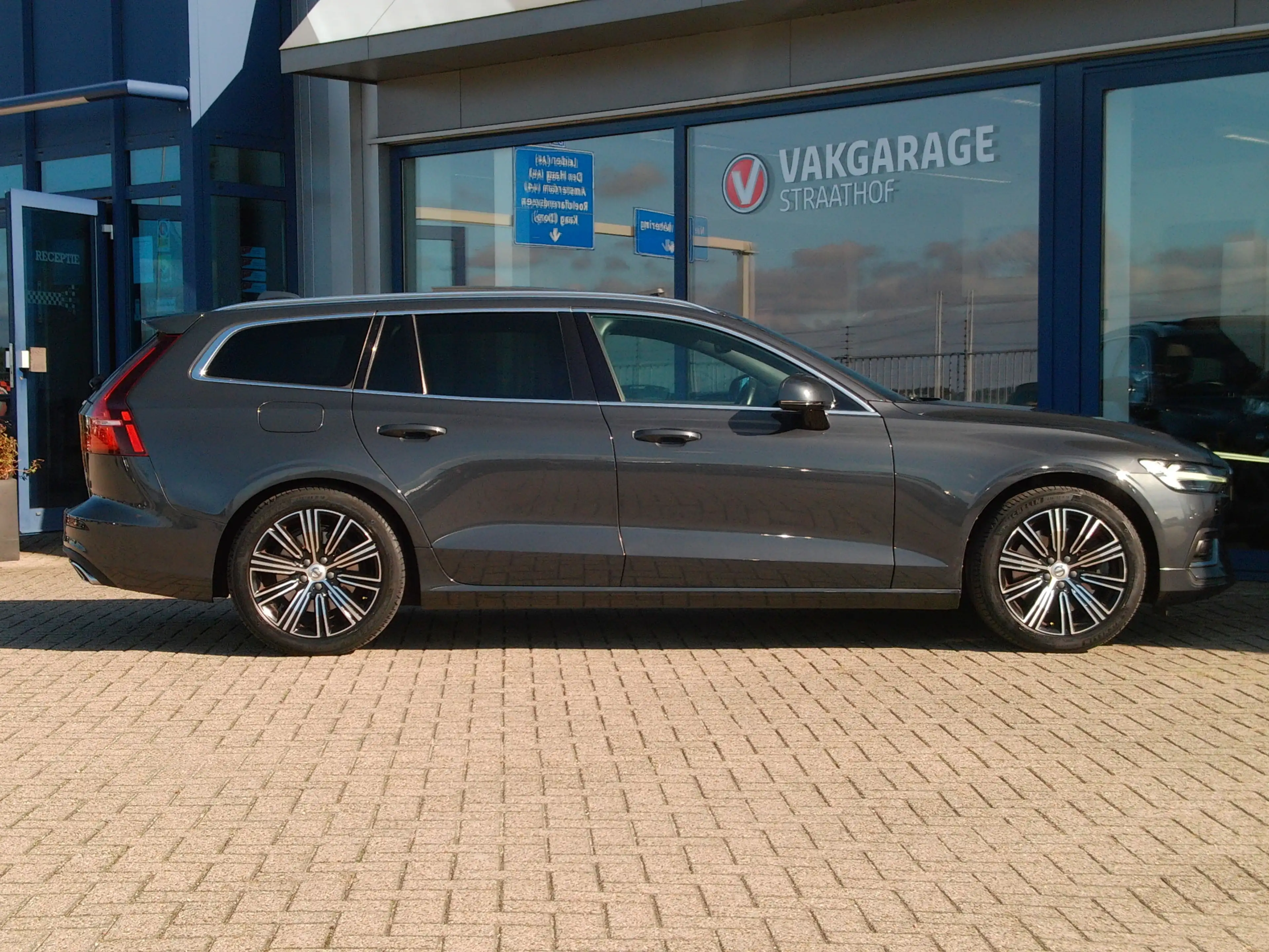 Volvo V60 2.0 T5 Inscription, Carplay + Android Auto / Schui — photo 22