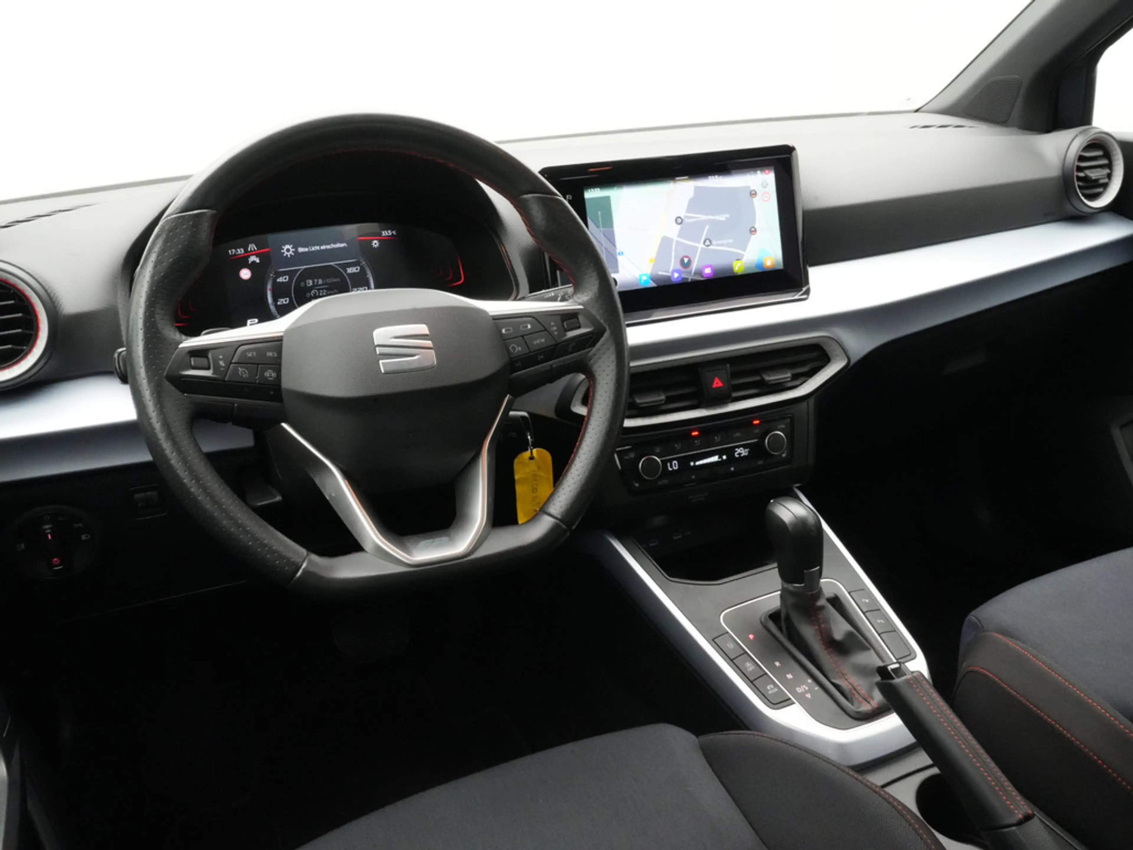 SEAT Arona FR DSG CARPLAY NAVI SHZ KAM PDC LED — photo 4