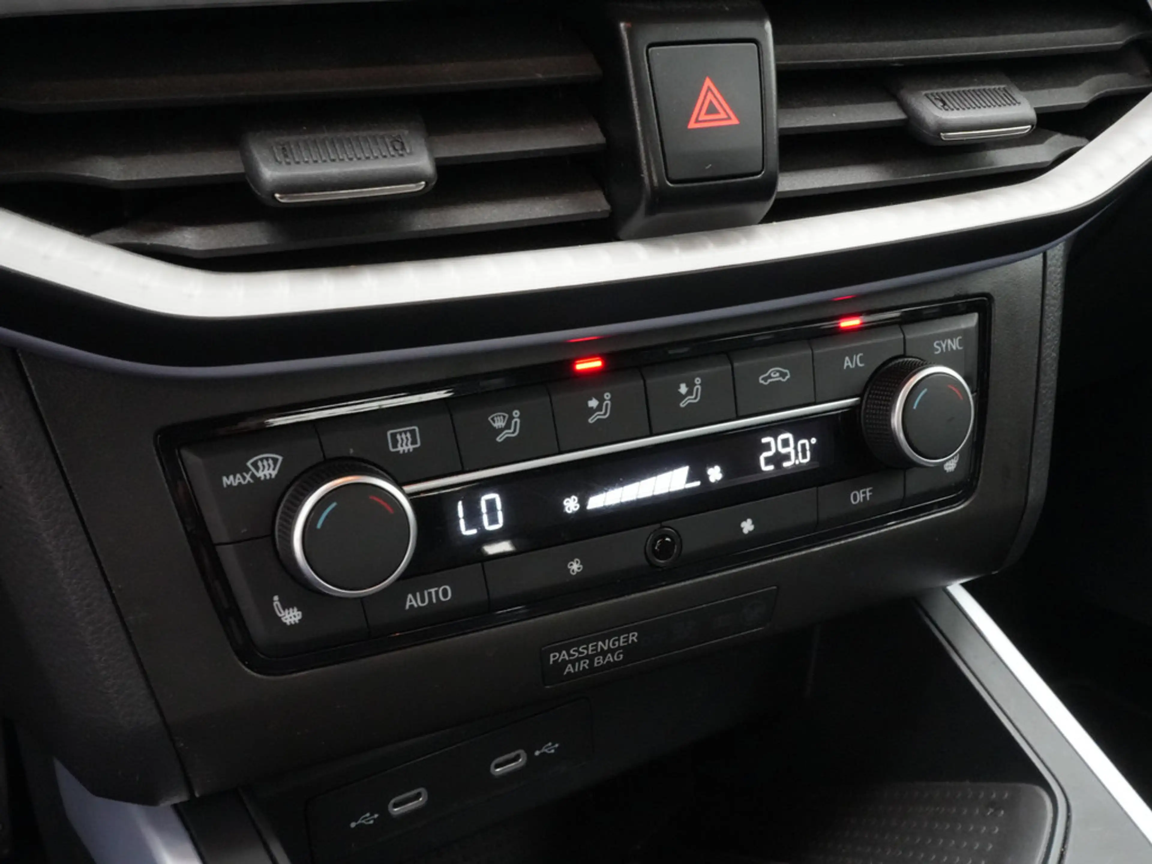 SEAT Arona FR DSG CARPLAY NAVI SHZ KAM PDC LED — photo 9