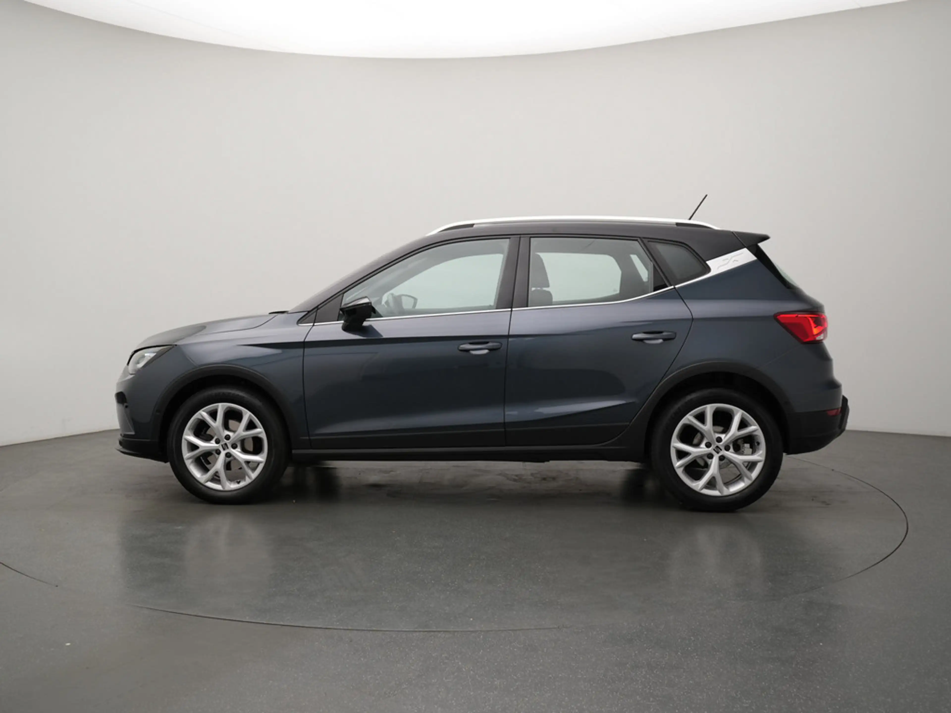 SEAT Arona FR DSG CARPLAY NAVI SHZ KAM PDC LED — photo 14