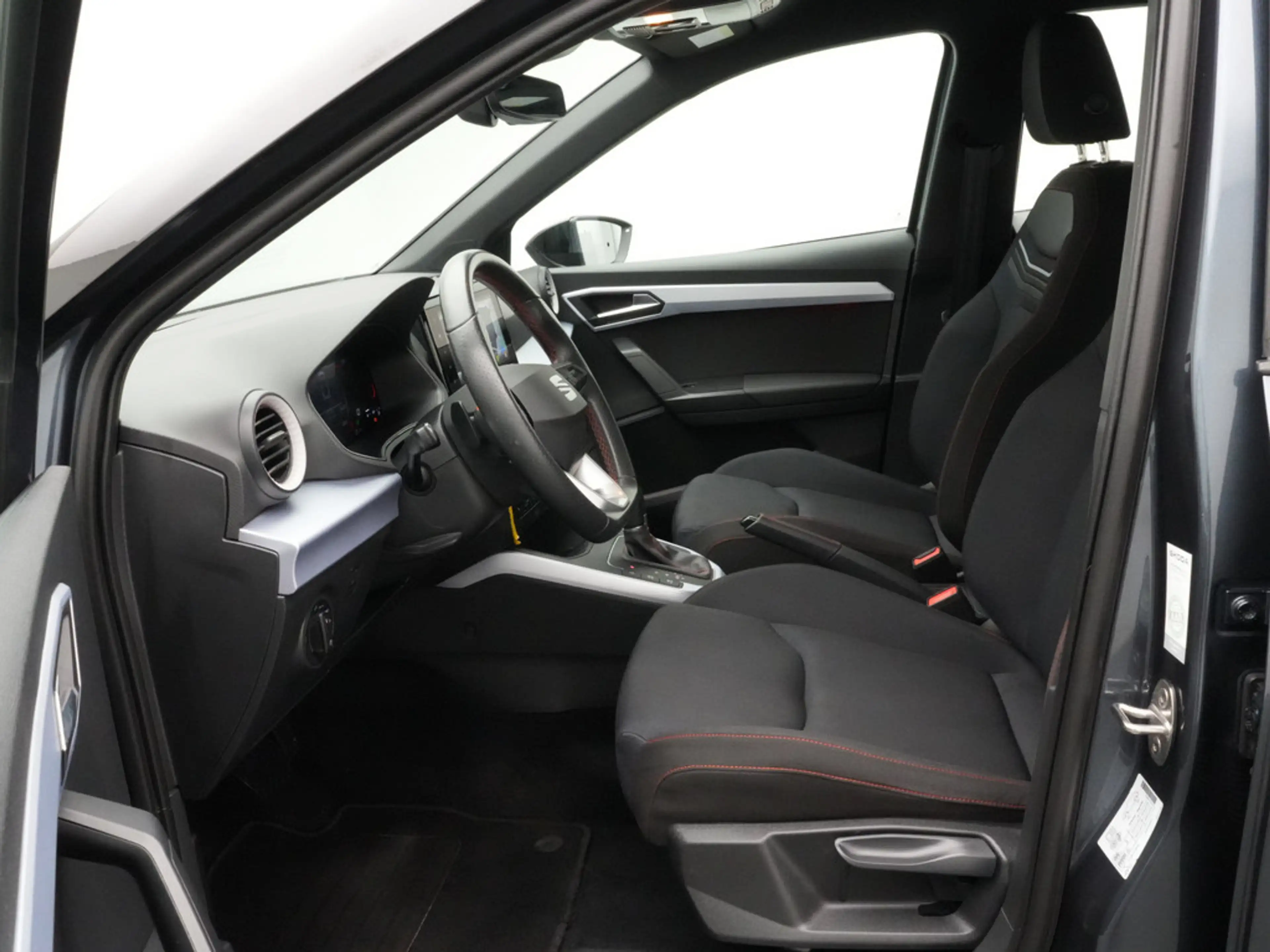 SEAT Arona FR DSG CARPLAY NAVI SHZ KAM PDC LED — photo 11