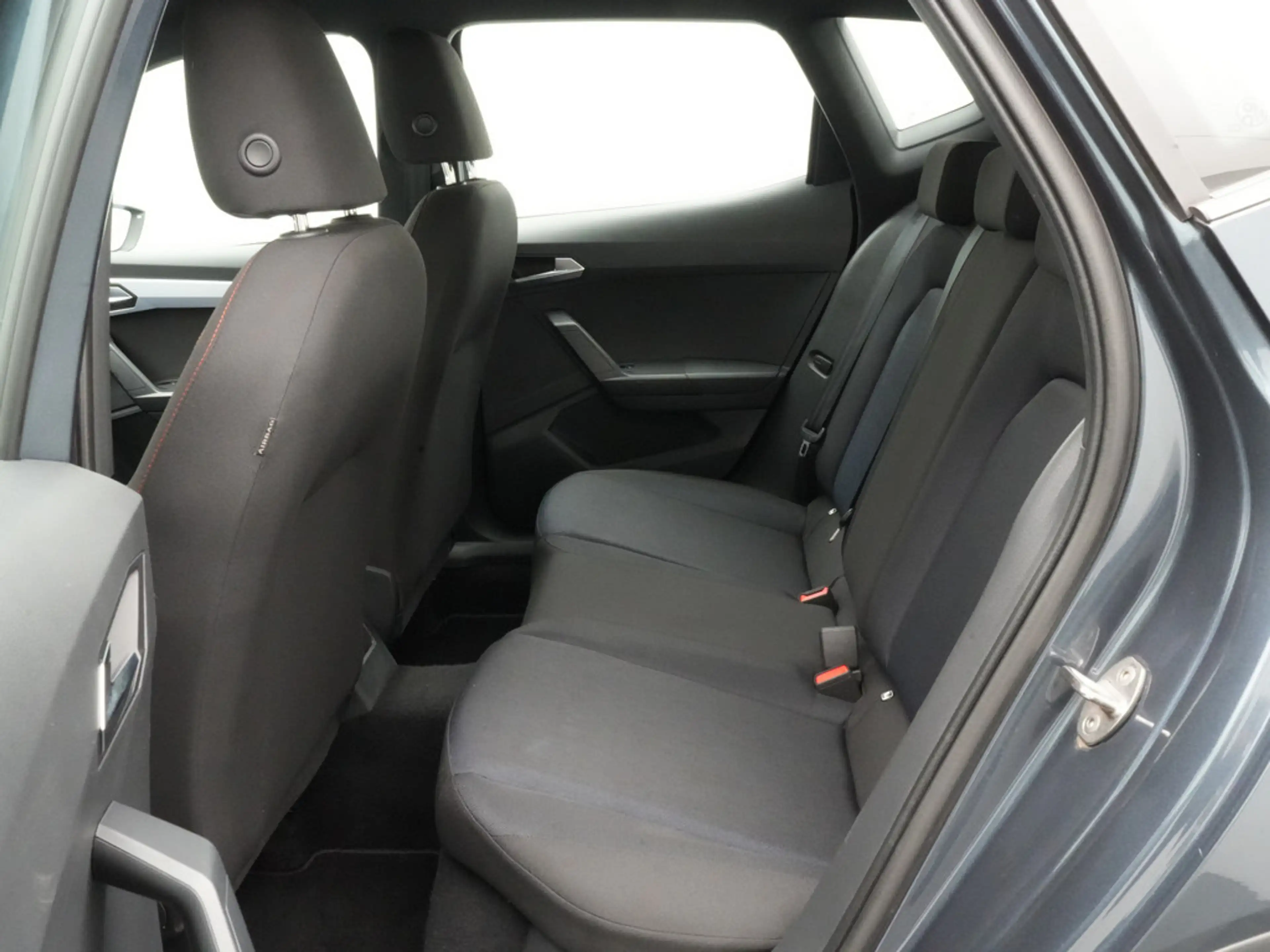 SEAT Arona FR DSG CARPLAY NAVI SHZ KAM PDC LED — photo 12