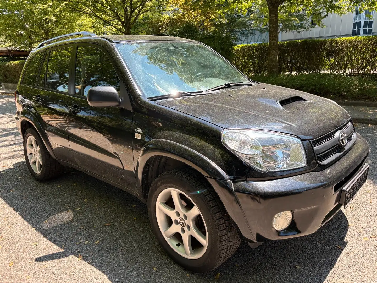 Toyota RAV 4 2.0-l-D-4D 4x4 Sol *Klimaautom*TÜV 10/2026 Schwarz - 1
