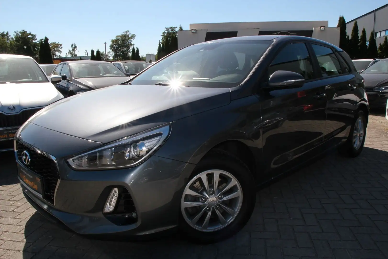 Hyundai i30 Trend Automatik Klima/PDC/Tempomat/Bluetooth Grau - 2