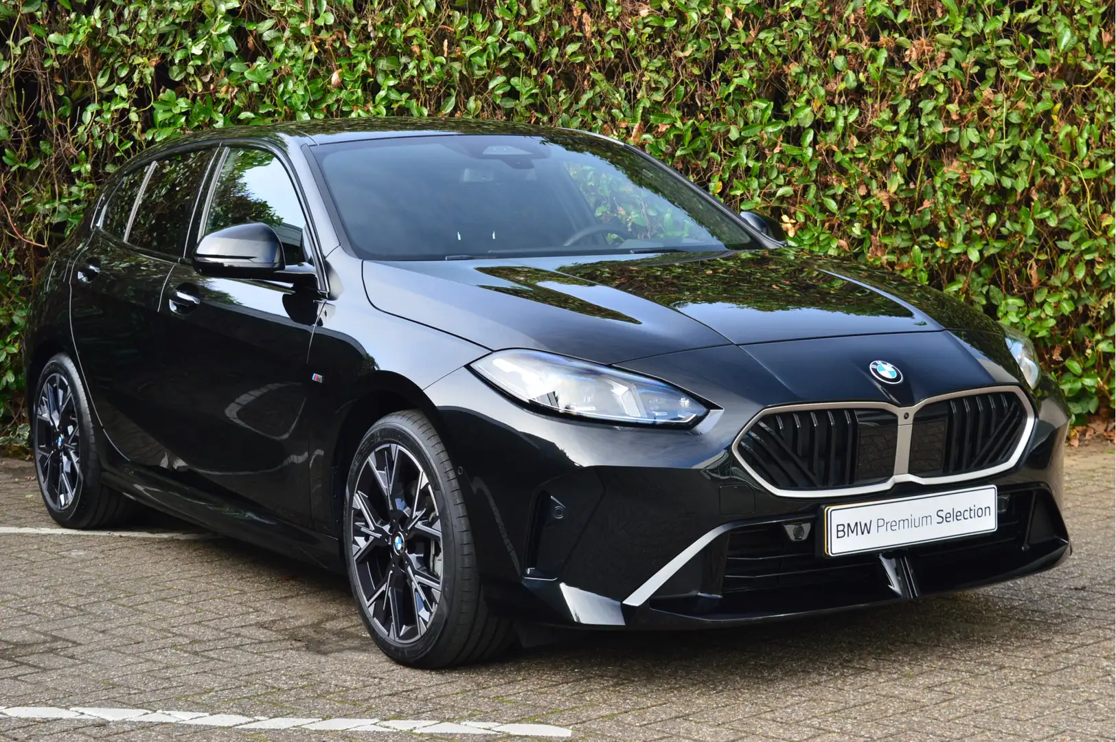 BMW 120 1 Serie M Sport Automaat / Sportstoelen / M Adapti Noir - 2