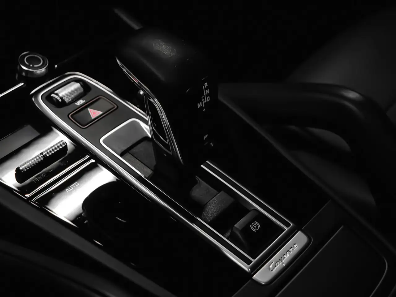 Porsche Cayenne снимка Porsche Cayenne