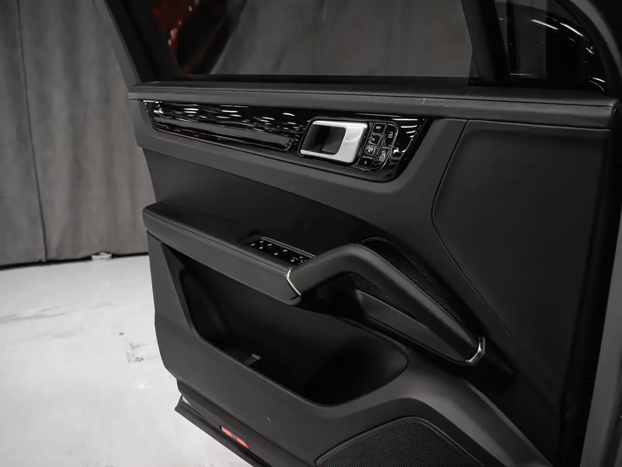 Porsche Cayenne снимка Porsche Cayenne