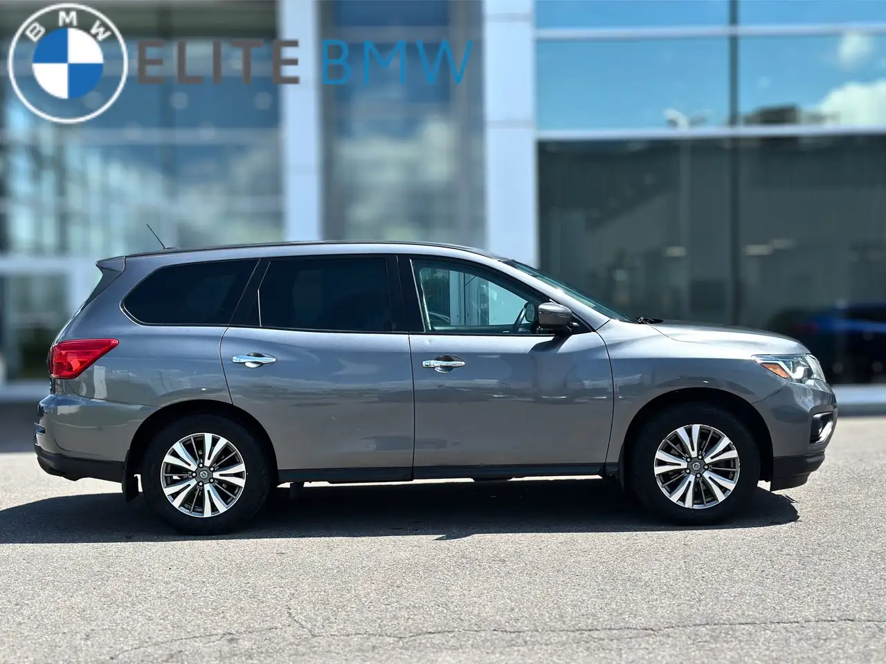 Nissan Pathfinder photo Nissan Pathfinder