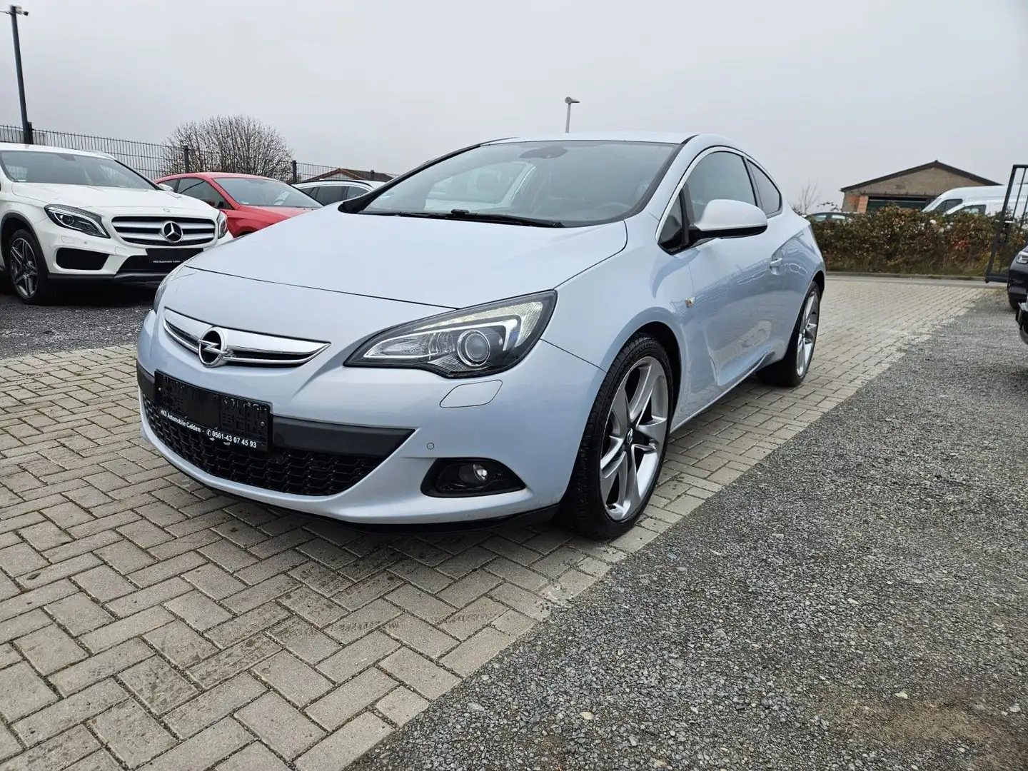 Opel Astra J GTC Innovation - 1