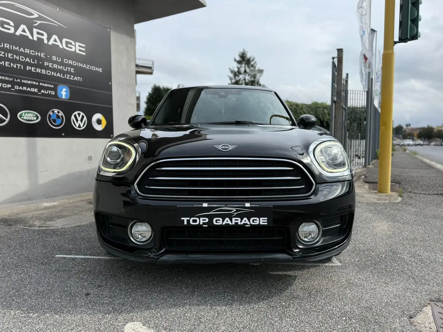 MINI Cooper D Countryman Hype auto my18 *PROMO TOP Noir - 2
