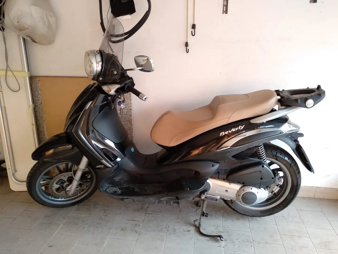 Piaggio Beverly 300 - Sempre rimessato, 
- Mai caduto
- Gruppo termico Чорний - 1