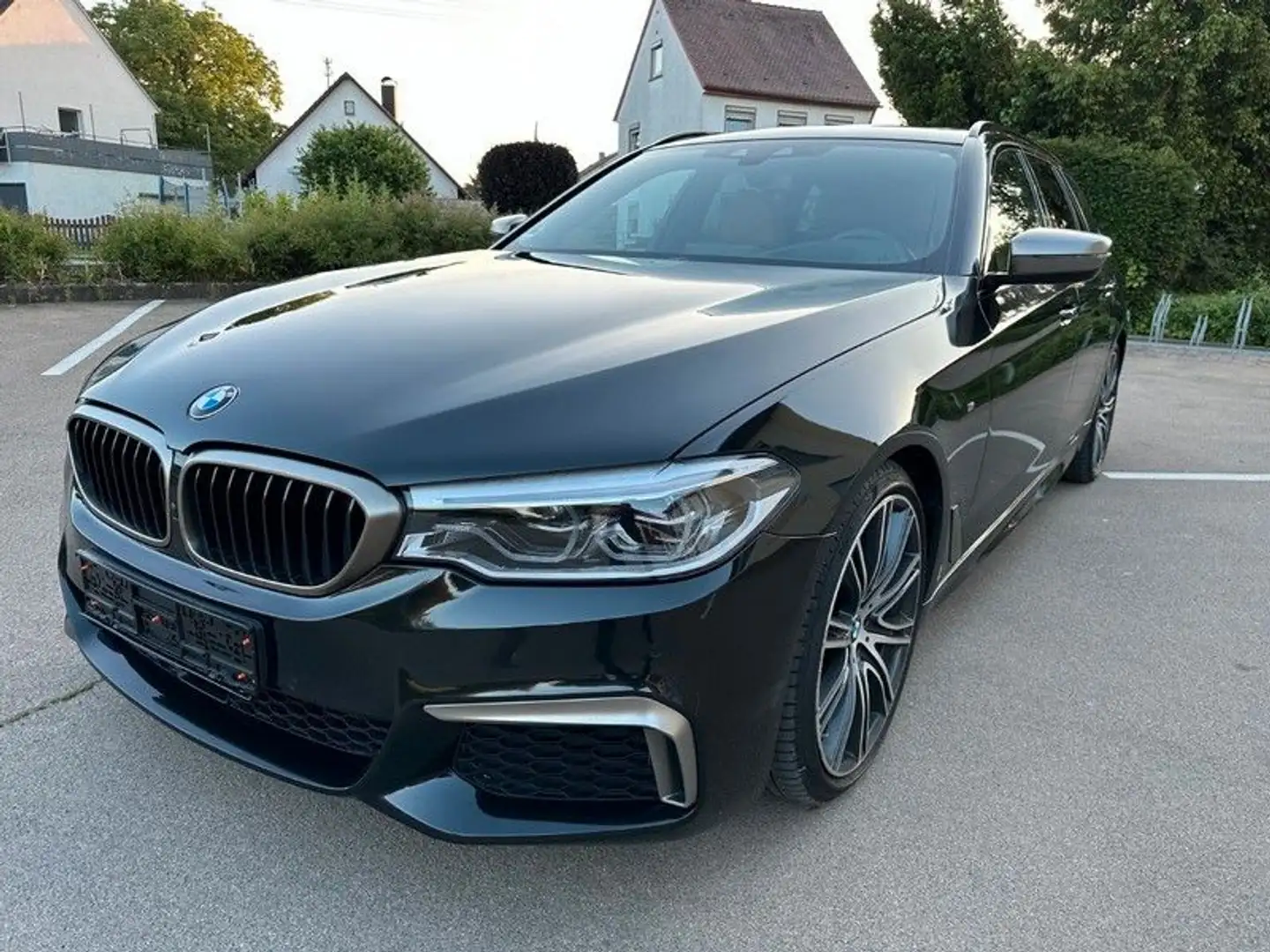 BMW 550 5er M550d xDrive Schwarz - 1