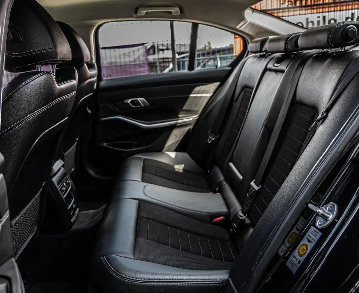 BMW 3 Series i Lim. Sport Line DISPL. KEY LED STANDHEIZ., миниатюра 7