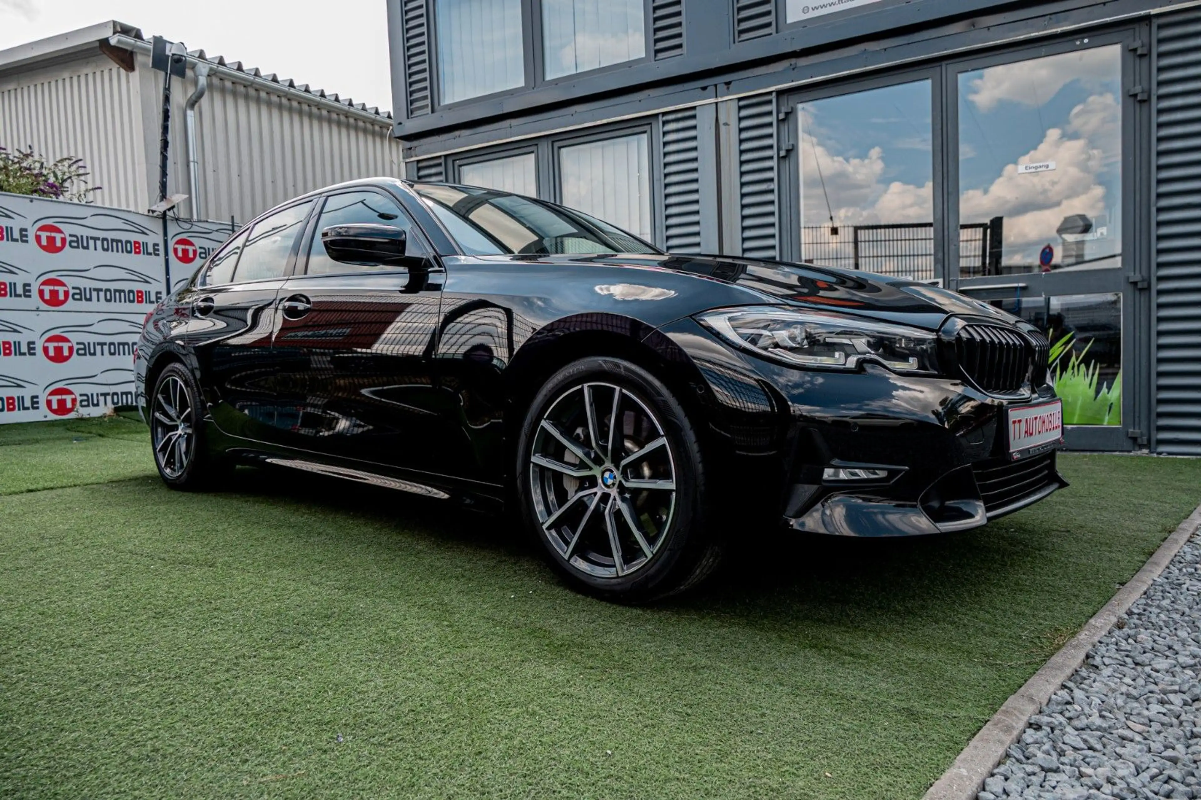 BMW 330 i Lim. Sport Line DISPL. KEY|LED|STANDHEIZ.