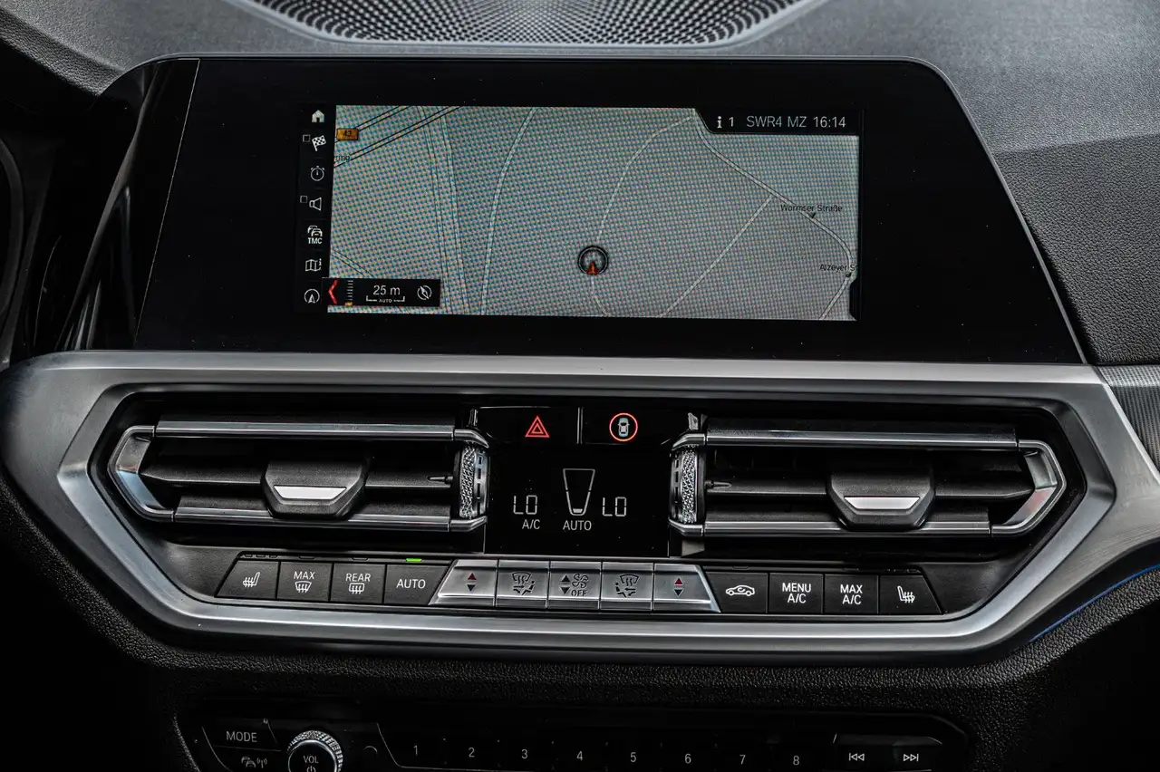 BMW 3 Series i Lim. Sport Line DISPL. KEY LED STANDHEIZ., миниатюра 11