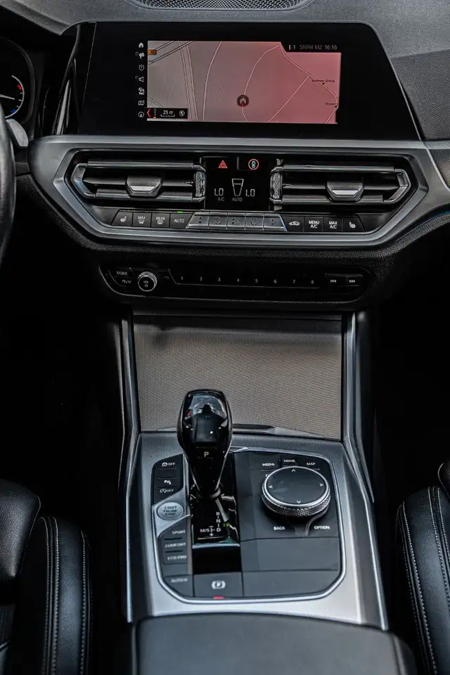 BMW 3 Series i Lim. Sport Line DISPL. KEY LED STANDHEIZ., миниатюра 10