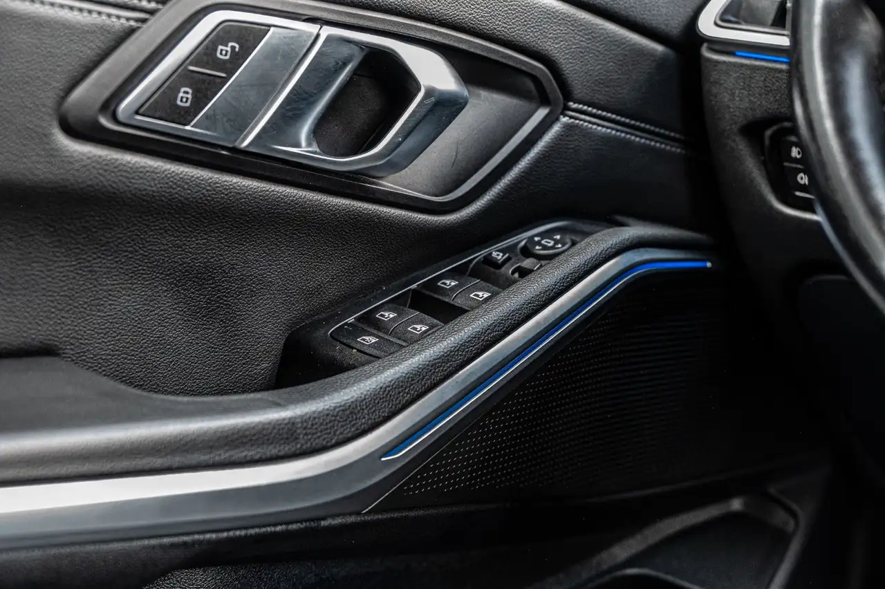 BMW 3 Series i Lim. Sport Line DISPL. KEY LED STANDHEIZ., миниатюра 16