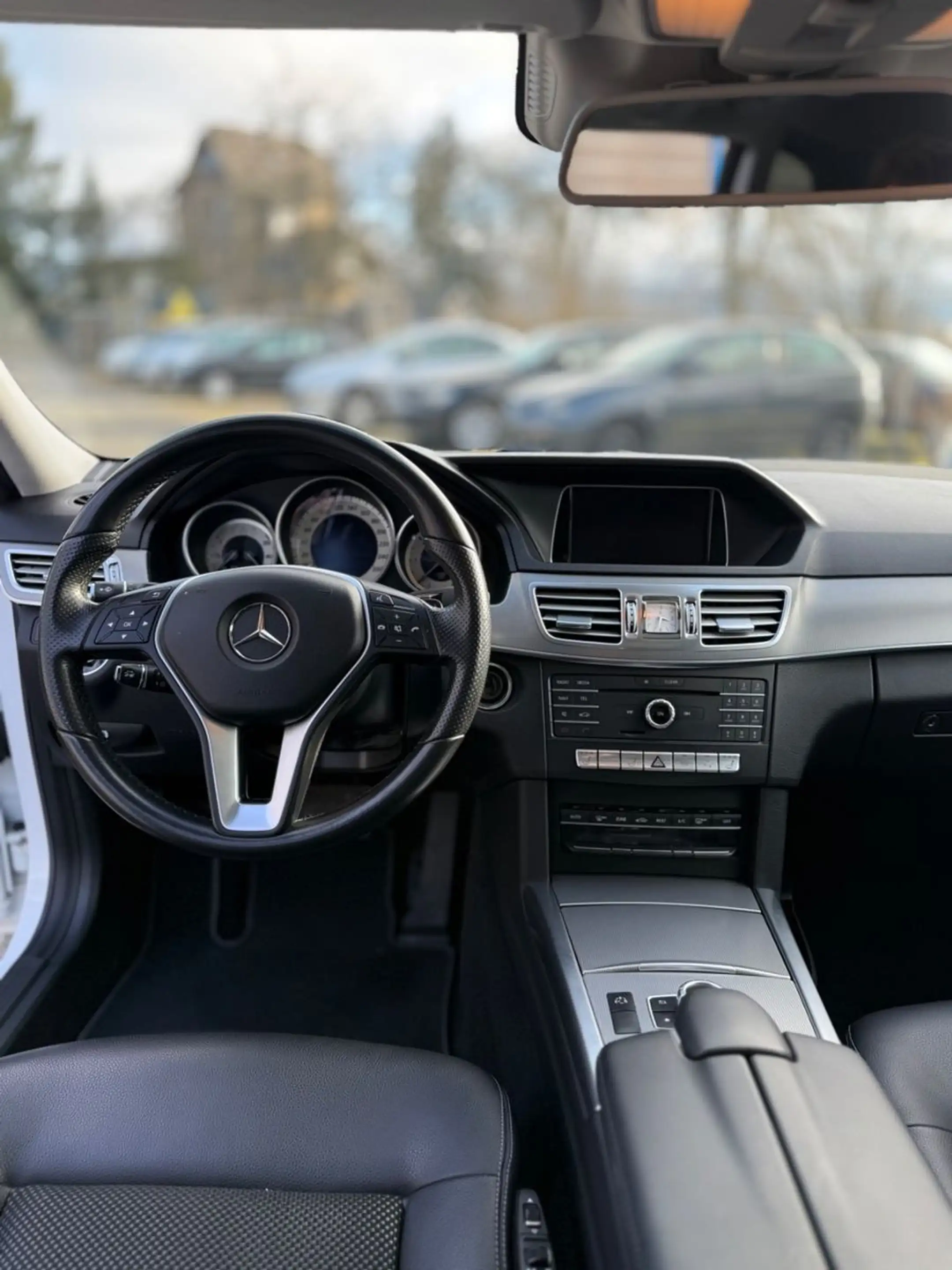 Mercedes-Benz E 300 T-Modell Edition E*360°*PANO*MB-Scheckheft — photo 11