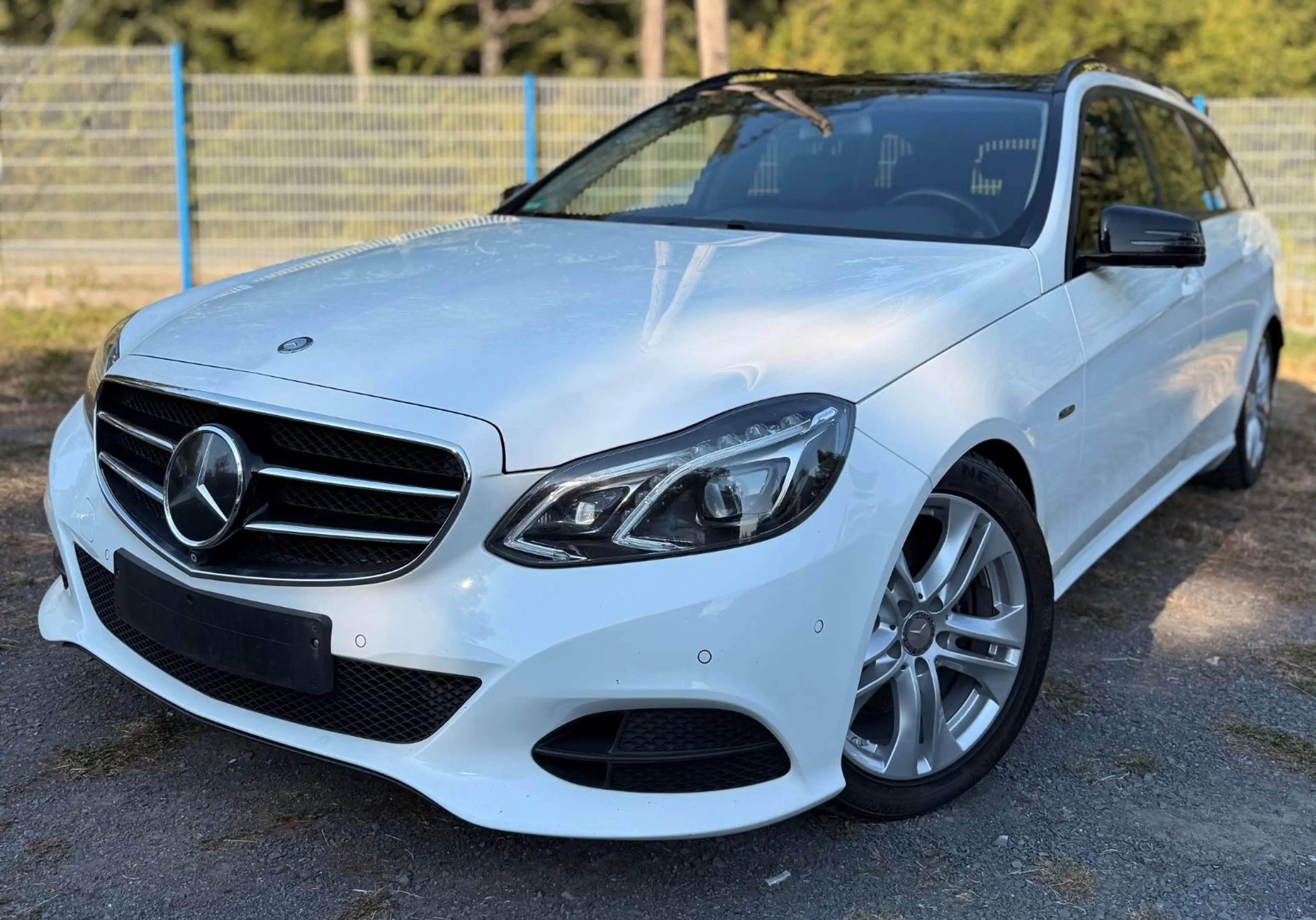 Mercedes-Benz E 300 T-Modell Edition E*360°*PANO*MB-Scheckheft