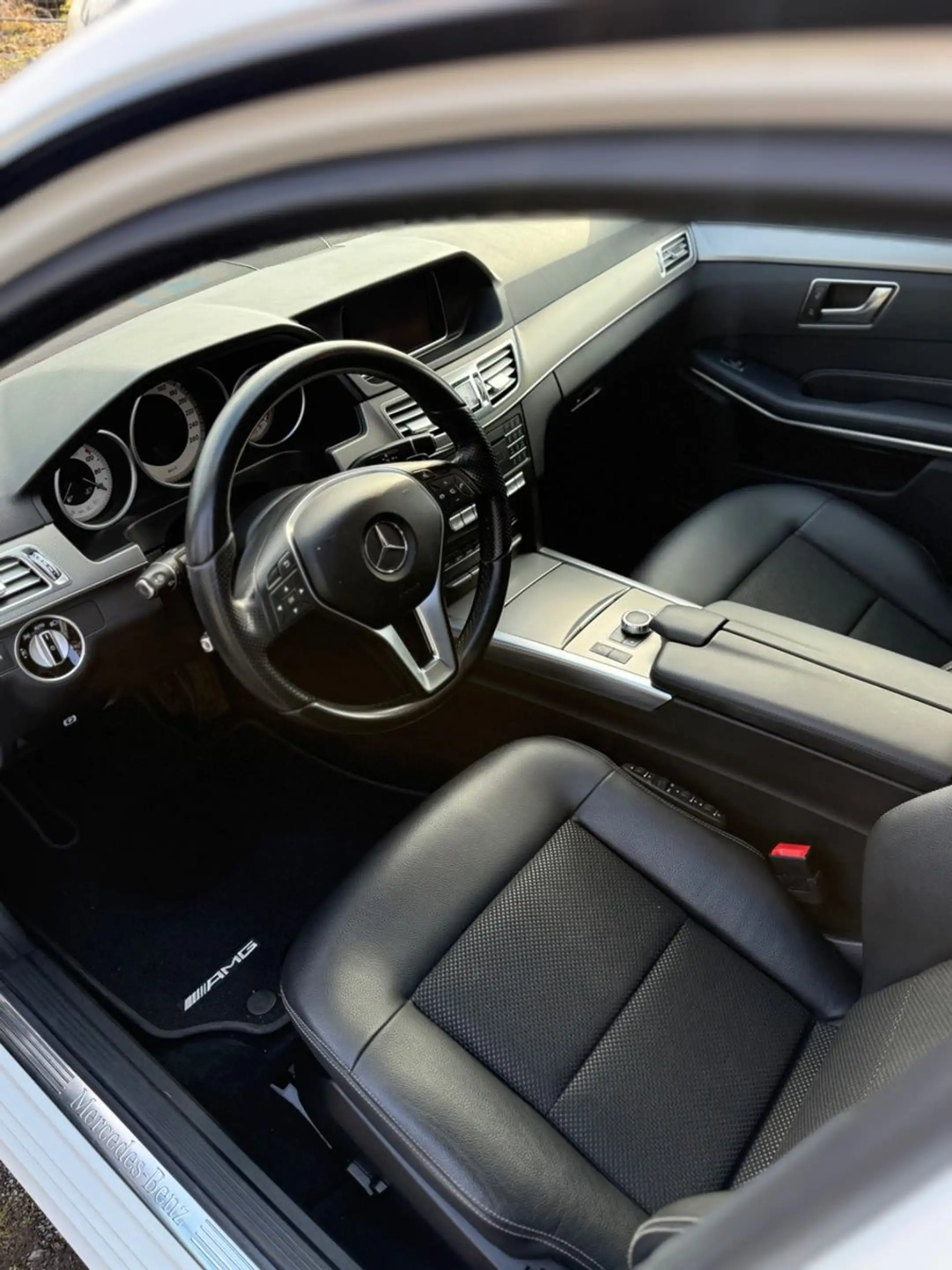 Mercedes-Benz E 300 T-Modell Edition E*360°*PANO*MB-Scheckheft — photo 10