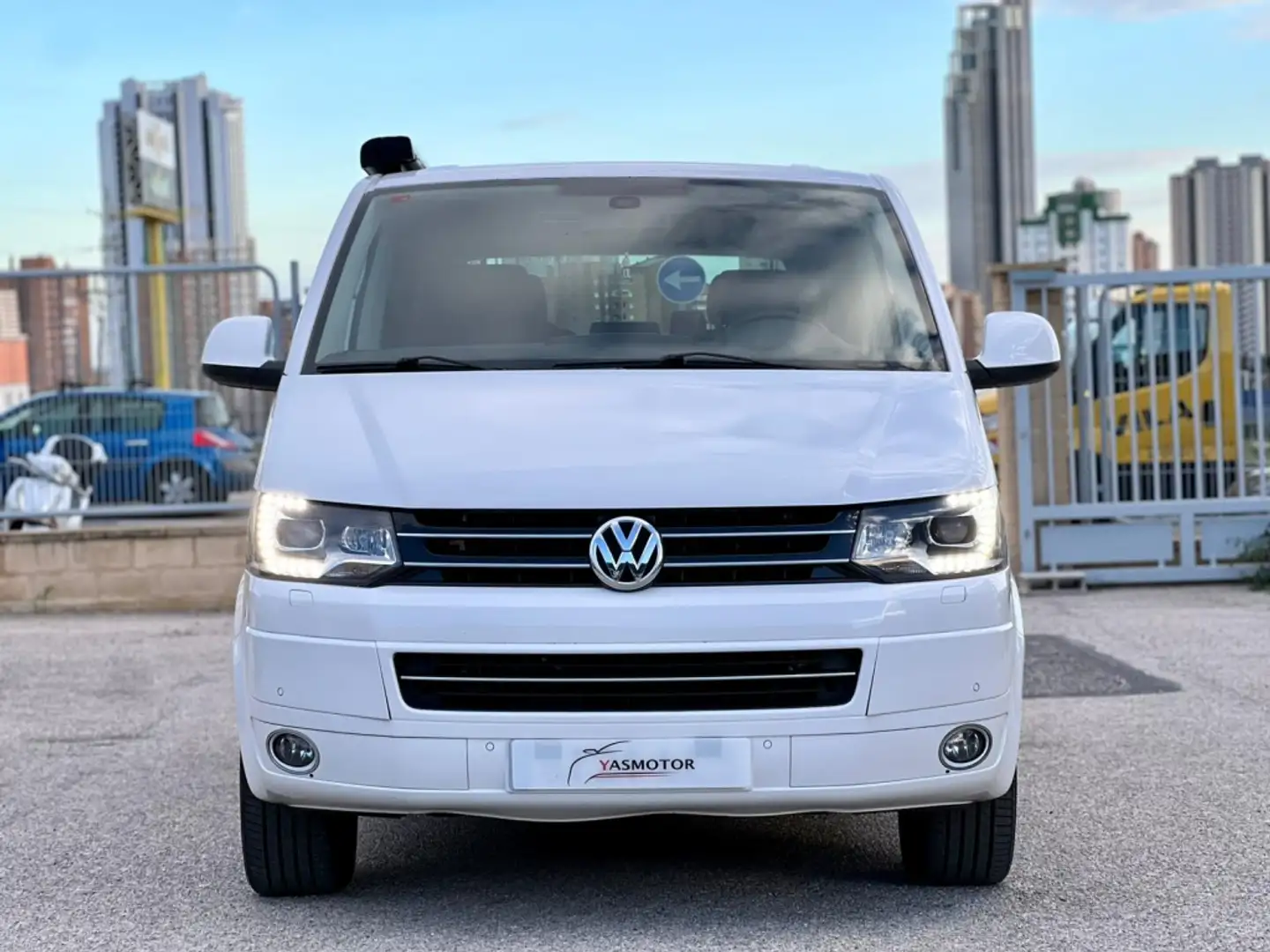 Volkswagen T5 Caravelle 2.0BiTDI BMT Comfortline Ed. DSG Blanco - 2