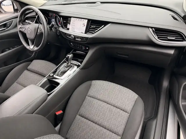 Opel Insignia view 9