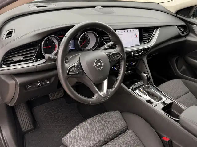 Opel Insignia view 8