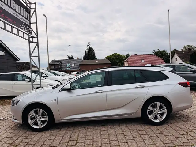 Opel Insignia view 3